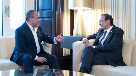 Candidato socialista cierra apoyos para presidir Cataluña con el regreso de Puigdemont en el aire