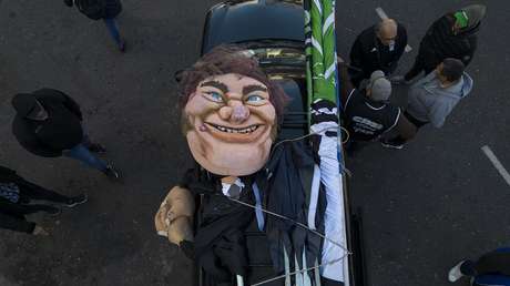 El Gobierno de Milei habría gastado 100 millones de dólares en ataques contra Venezuela