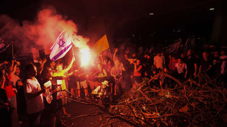 La Policía israelí utiliza granadas aturdidoras para dispersar multitudinaria protesta (VIDEOS)