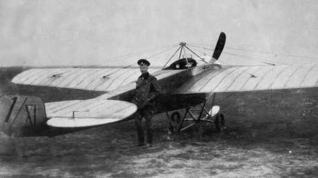 Dos hazañas del piloto ruso Piotr Nésterov, uno de los pioneros en acrobacia aérea