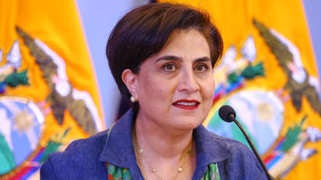 Canciller de Ecuador pide "respetar" la política migratoria de Trump y le llueven críticas