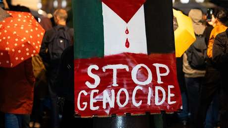 "Recemos por el genocidio judío en Gaza": Eurodiputado interrumpe minuto de silencio por el Holocausto