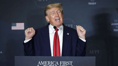 Trump: "Estamos tratando de recuperar el canal de Panamá, y sucederá"