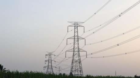 Una provincia canadiense obvia a su Gobierno central y encarece en 25 % la electricidad que vende a EE.UU.