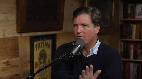 Tucker Carlson sobre la prohibición de RT: Va en contra de nuestra Constitución, ¡asi que aléjense!