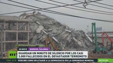 Guardan un minuto de silencio por los casi 3.000 fallecidos en el devastador terremoto
