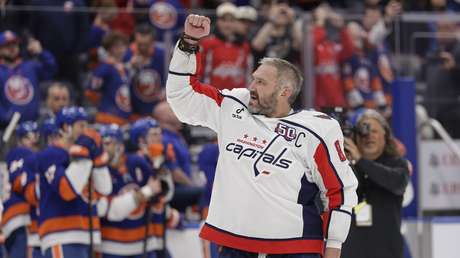 El ruso Alexánder Ovechkin bate el récord de Gretzky, que se consideraba imbatible, y hace historia
