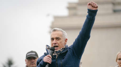 Candidato rumano anti-OTAN a Tucker Carlson: Blinken interfirió en las elecciones