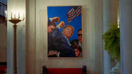 Quitan un óleo de Obama en la Casa Blanca y ponen otro de la icónica imagen de Trump ensangrentado