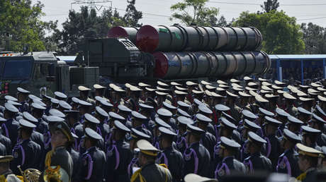 Irán exhibe sus armas en el desfile del Día del Ejército (VIDEO)