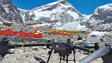Drones transportarán cargas al Everest y recogerán basura