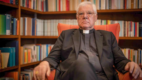 Cardenal conservador 'enemigo' de Francisco pide que el cónclave no elija un "papa hereje"