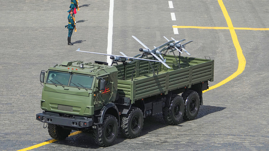 Los 'Kaláshnikov voladores' rusos debutan en el Desfile de la Victoria