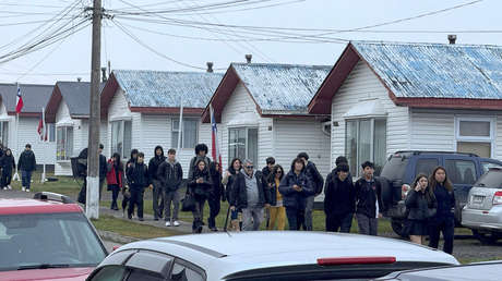 Rebajan previsión de tsunami en Chile pero prohíben acercarse al borde costero