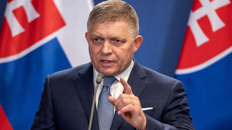 Fico tacha de inaceptable la amenaza de Zelenski a los líderes que visitarán Moscú el Día de la Victoria