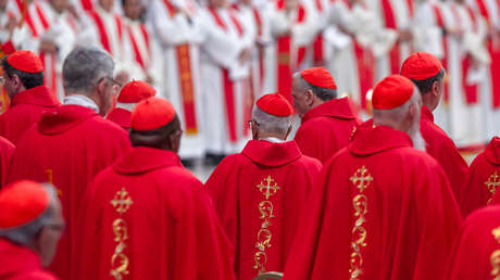 El cónclave para elegir nuevo papa mueve una pecaminosa industria