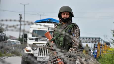 India acusa a Pakistán de violar un acuerdo de alto el fuego y disparar artillería