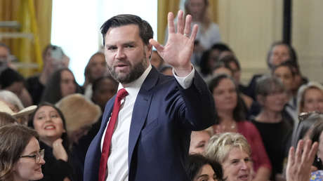 "Puede irse a la playa": Vance responde a las críticas de Biden