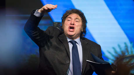 Deportaciones exprés y más requisitos: El 'abc' de la ambiciosa reforma migratoria de Milei