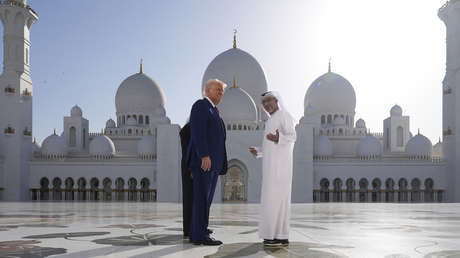 La principal mezquita de los Emiratos Árabes Unidos cierra por primera vez por la visita de Trump