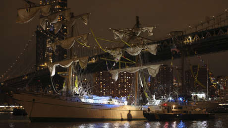 2 muertos en la colisión de un barco de la Armada mexicana con el puente de Brooklyn en Nueva York