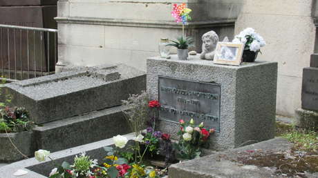 Hallan por sorpresa el busto de la tumba de Jim Morrison 37 años después de ser robada