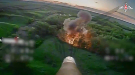 VIDEO: Drones suicidas rusos calcinan un depósito de municiones de Ucrania