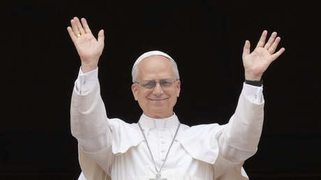 El papa León XIV pide a la curia que trabaje sin prejuicios y con "buena dosis de humor"