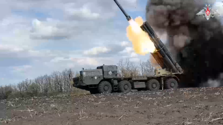 VIDEO: Tornado-S ruso reduce a cenizas municiones y armas de Kiev