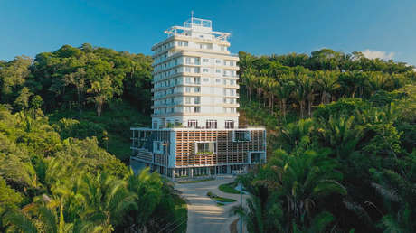 ¿Paraíso o enclave colonial? La isla sin ley para millonarios que amenaza a un país entero