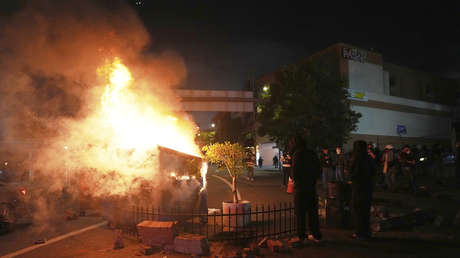 IMÁGENES: Protestas violentas hunden Los Ángeles en el caos
