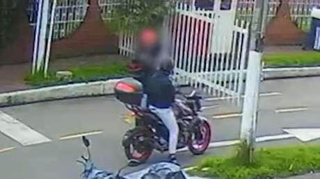 Motorizado que llevó al sicario de Uribe Turbay se entrega en la Fiscalía de Colombia