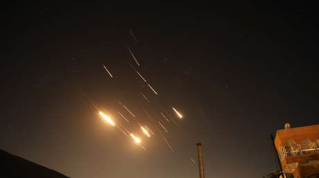 Irán lanza uno de sus mayores ataques con misiles contra Israel (VIDEOS)