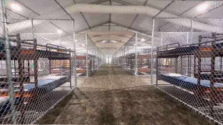 "La única salida es la deportación": Trump inaugura la polémica prisión migratoria 'Alligator Alcatraz' (VIDEO)