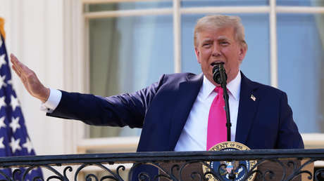 Trump firma y se felicita por su megaley, mientras Musk amaga con una respuesta política