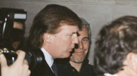Trump explota por el caso Epstein y lo tacha de "estafa" y "engaño"