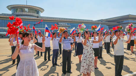 Aterriza en Pionyang el primer vuelo directo desde Moscú