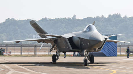 Cazas furtivos chinos J-20 sobrevuelan dos vías clave del Pacífico sin ser detectados