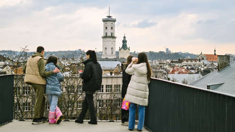 Talan en Ucrania decenas de árboles 'soviéticos'