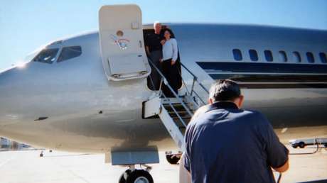 La "estrecha relación" de Bill y Hillary Clinton con Epstein y sus "chicas encantadoras"