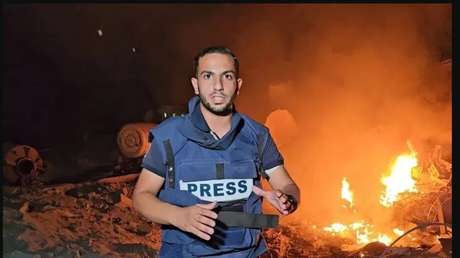 Reportero graba sus últimos momentos con vida antes de morir en un bombardeo israelí en Gaza (VIDEO)
