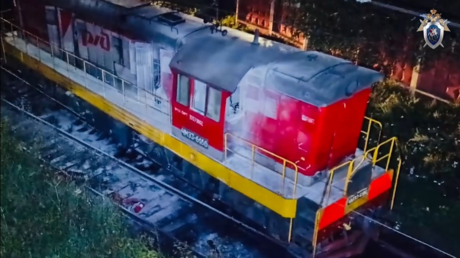 Dos adolescentes detenidos en Rusia por incendiar una locomotora por orden de un instigador (VIDEO)