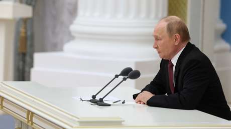 Putin califica de "oportuna y muy útil" su reunión con Trump