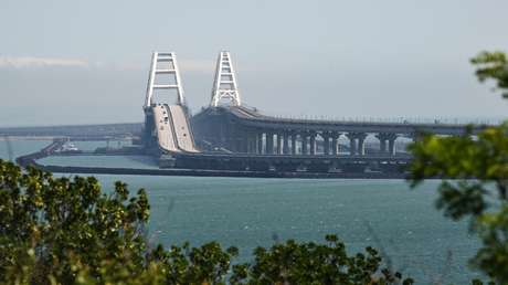 Rusia frustra un ataque terrorista de Kiev con coche bomba contra el puente de Crimea