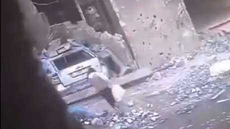 FUERTE VIDEO: Misil israelí impacta contra una niña que llevaba agua en Gaza