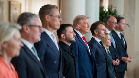 Cuando Europa olvida sus intereses y aplaude al amo: el ridículo de sus líderes en la Casa Blanca
