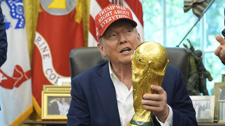 "¿Puedo quedármela? No la devolveremos" :Trump 'secuestra' la copa del Mundial