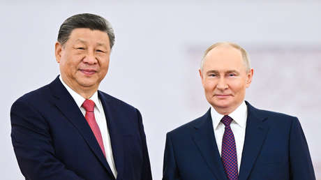 Asesor presidencial: Putin se sentará a la derecha de Xi Jinping en el desfile en Pekín