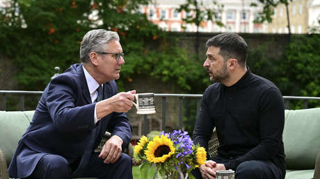 Zajárova: El Reino Unido considera a Ucrania un simple comedero