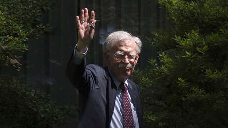 ¿Qué incautó el FBI en la casa de John Bolton y de qué es sospechoso?